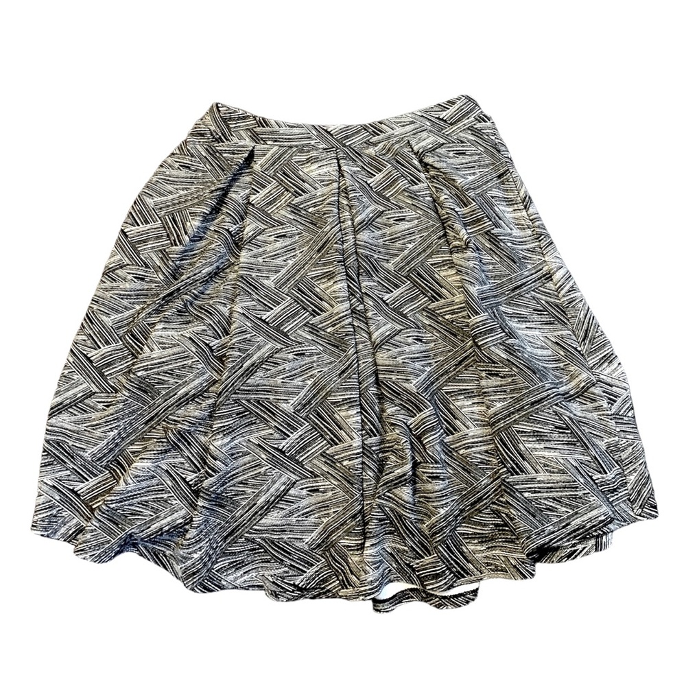 Size L lularoe skirt with pockets.